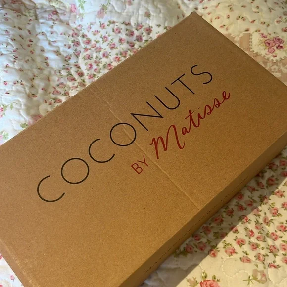 Coconuts by Matisse - Picture 3 of 6